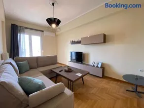 Spacious 3 BR Apartment in Vibrant Neighbourhood - Image 1