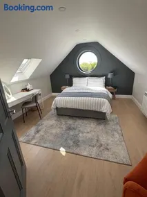 Beyren House Guest Suite - Image 4