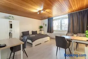 Helle, zentrale 4-Zimmer-Wohnung - Image 1