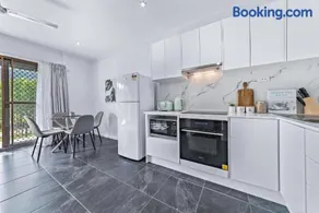 Modern Beach Front Apartment - Image 5