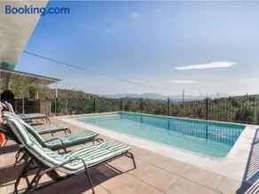 Cosy holiday home in Villanueva de Tapia with garden - Image 2