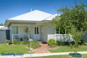 Cute Cummings St Cottage - Image 1