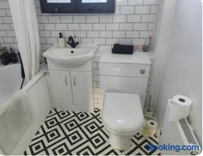 Spacious Family Getaway - Image 5