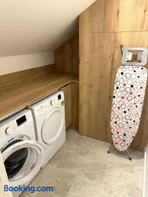 Field Apartment - Image 5