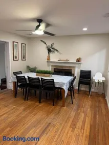 Fun 5 Bedroom Lakefront Cottage - Image 4