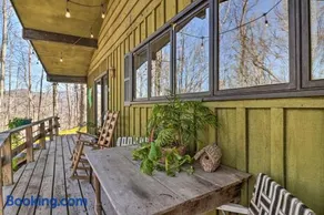 Studio Apartment with Kitchen VERY close to WCU - non smoking & no pets - Image 1