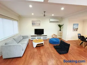 Comfortable Family Stay in the Heart of Ringwood - Image 1