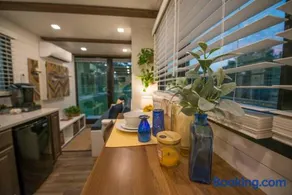 Elegant Container Tiny House Yellow & Blue - Image 2