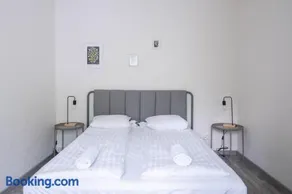 Quiet two-room apartment near the subway and the sea - Image 3
