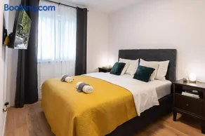 Design 2BDR Apartment with Balcony- FREE PARKING - Image 3