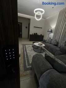 شقة بغرفة نوم وصالة أنيقة - Image 2