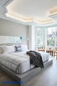 Elegant Downtown Home - Image 2