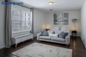 Huge 3BR Urban Gem just 3 miles to NYC plus Free Parking - Image 2
