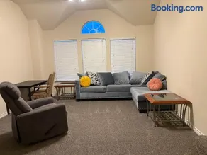 Spacious 6BR Home Sleeps 12 with Game Room near PGA Frisco and Universal Kids - Image 1