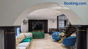 Heathrow 6B Home - Sleeps 12 Parking Garden WIFI - Image 2