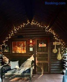 The Drake Cabin in The Forest - Image 1