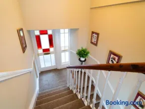 Adams Townhouse - Image 3