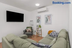 Rosies Retreat 2 Bedroom Farm Cottage - Image 1