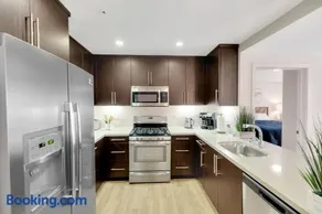 5 Heart of Santa Monica apartment - Image 3