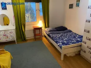 Close to City and Airport - Shared room in family apartment - Image 2
