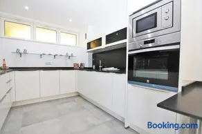 Estepona Port Apartment LUNA - Image 1