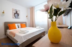 Soni Exclusive Apartments 137 Plaza with Private Parking & Self Check-in - Image 1