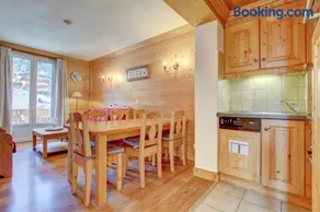 LODGE 8 - Image 3