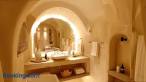Monsora guesthouse for 10 guests in Fira - Image 2