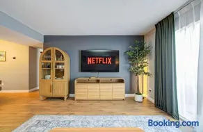 Designer Condo, 7-Min Walk to NRG - Image 3