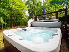 Large Remodeled 4 Bed 3 Bath Secluded With Hot Tub - Image 2