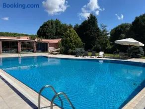 Silivri Gazitepe'de 3 katlı, havuzlu lüks villa - Image 2