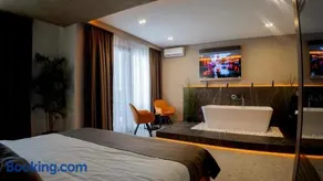 Boutique Moonlight Apartment - Image 5