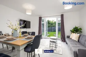 3 Bedroom House By The Yuma Homes Short Lets & Serviced Accommodation In Kent With Wifi & Parking - Image 2