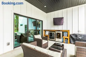 Serene Austin Stunner - Image 3