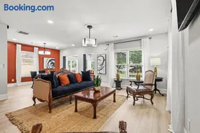 Sleeps 12 - Luxury Upscale House mins from Mercedes-Benz Stadium - Image 3
