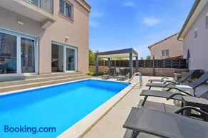 House Green - Image 1