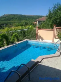 Villa "MEGGI" Овчаровски плаж - басейн, барбекю - Image 5