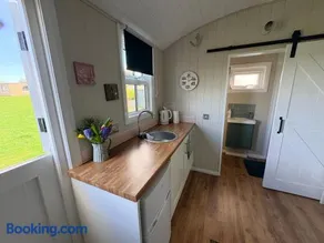 Whitethorn Shepherds Hut - Image 4