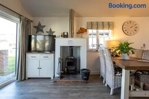 Filey Bay Beach House Step Free Accommodation The Bay Filey with ev car point - Image 4
