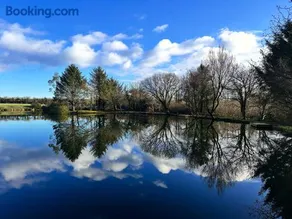 Lakeside Glamping Kingfisher - Image 2