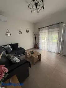 M & F HOUSE (παραλία Μαρκοπούλου Ωρωπού) - Image 1