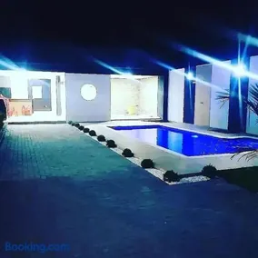 Private pool, spacious, barbecue - Image 2