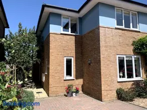 New Forest home - 4-beds and garden - 10 mins from Beach - Image 2