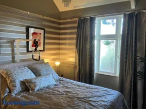 Deco Artist Cottage - Image 5