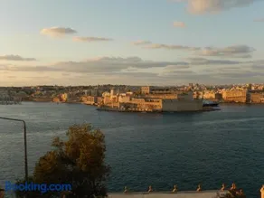 79 Sam's Place, Valletta - Image 3
