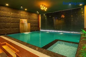 City centre 6 BHK Villa with indoor Pool - Image 1