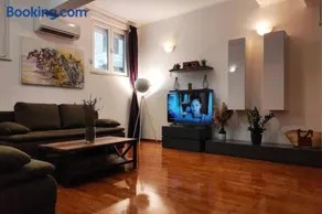 Spacious apartment near city center and the beach - Image 1