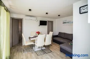 Mobile Homes Pine Tree - Image 2