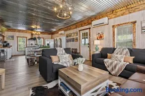 Americana Farm Getaway - Image 3