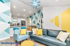 Bright & Colorful New Home 10 Min from Rainbow Springs - Image 1